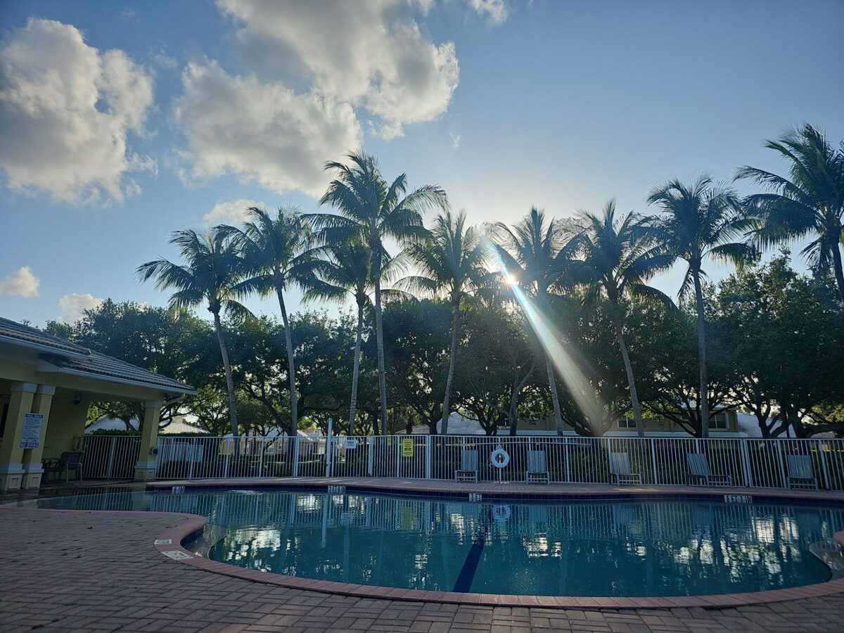 Lantern Key gated community pool service