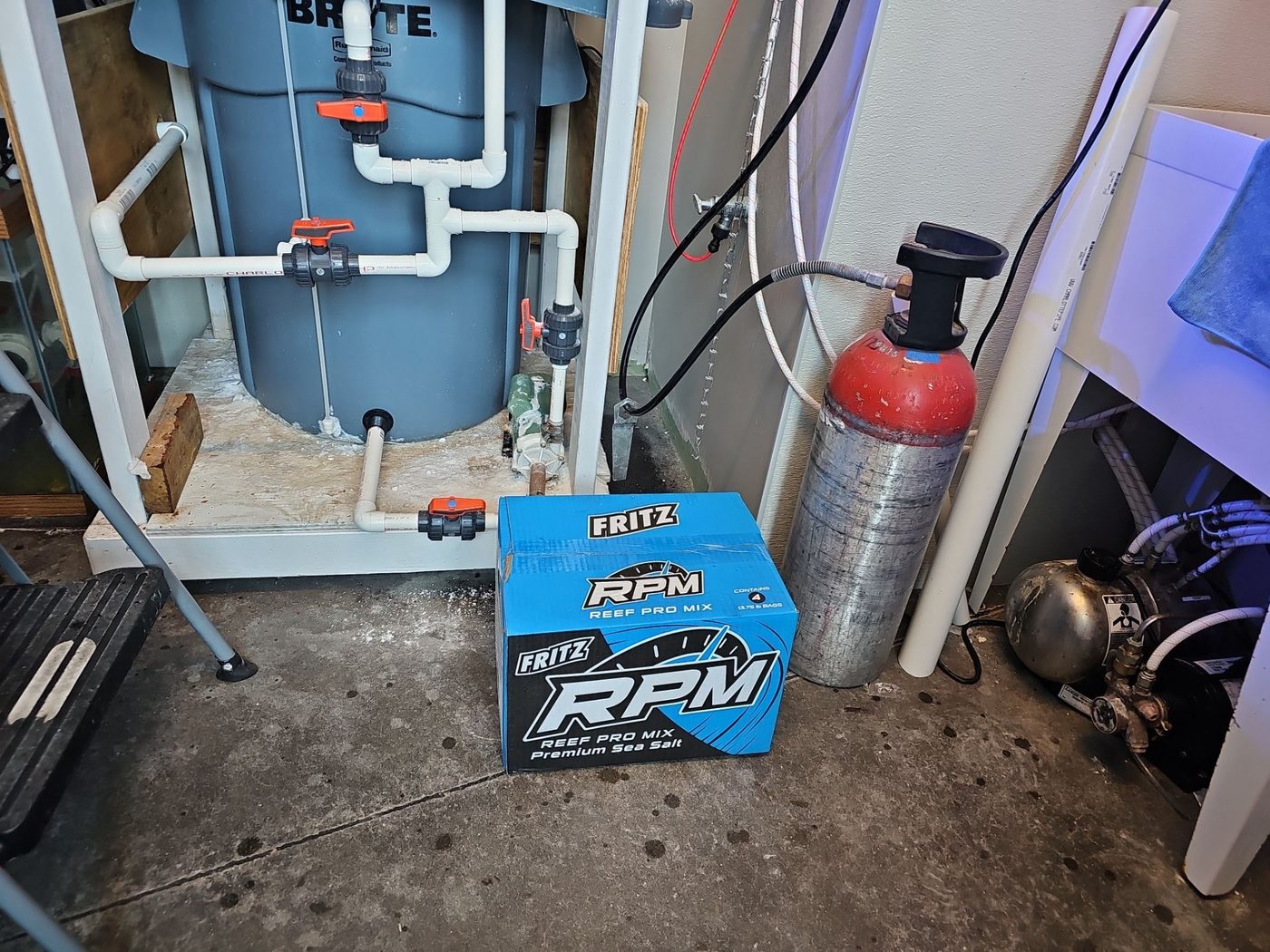 Reverse osmosis water filtration and storage system installed